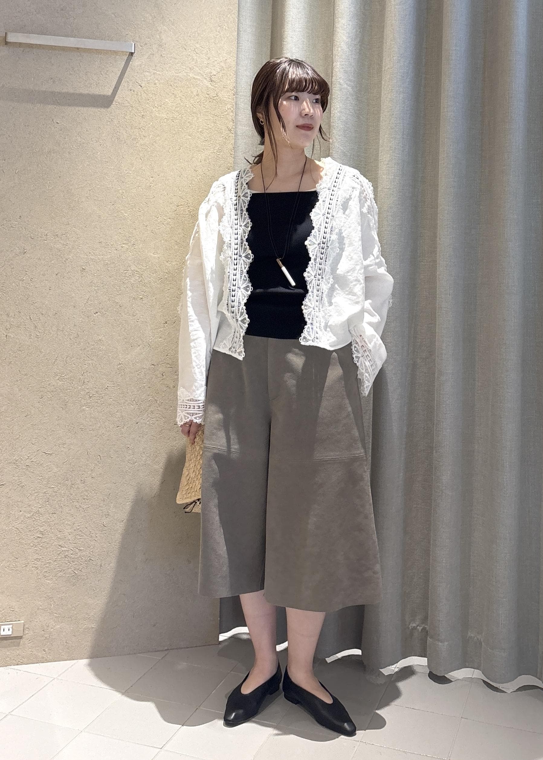 SALON adam et rope'のリトリートレースブラウスを使ったコーディネートを紹介します。｜Rakuten Fashion(楽天ファッション／旧楽天ブランドアベニュー)7175002