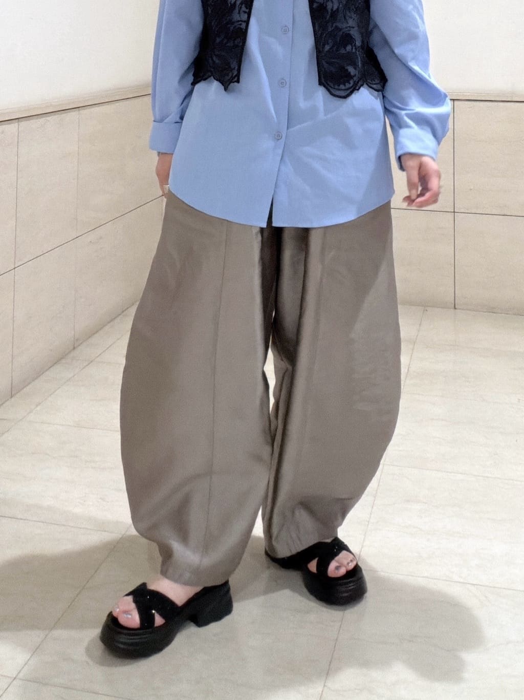 STACCATOのコスモパテッドソフティーコンフォートタンクを使ったコーディネートを紹介します。｜Rakuten Fashion(楽天ファッション／旧楽天ブランドアベニュー)7080567