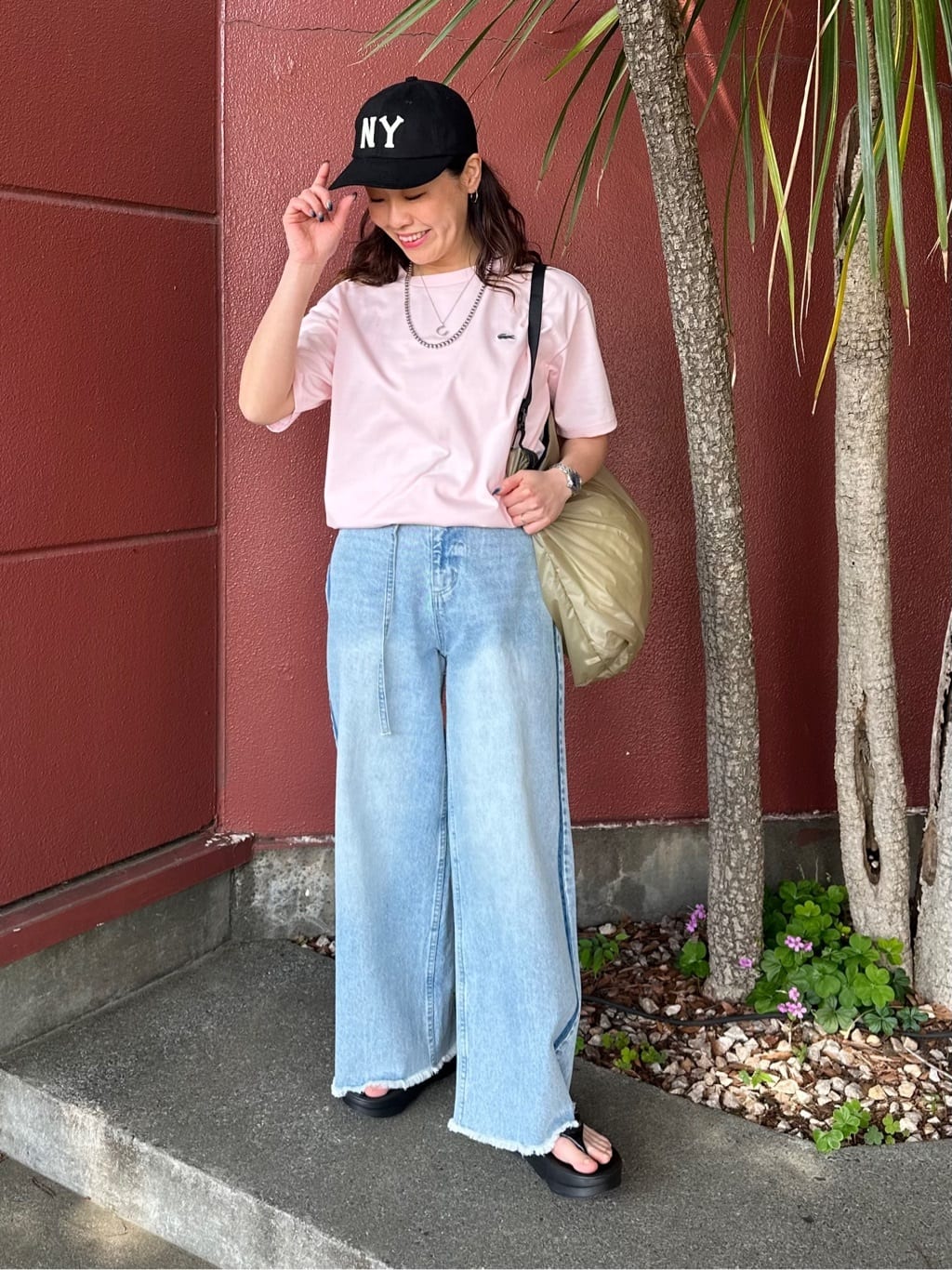 FREAK’S STOREのLACOSTE 別注  スピンドル付き クルーネック 半袖Tシャツ/ワンポイントTシャツ 全5色を使ったコーディネートを紹介します。｜Rakuten Fashion(楽天ファッション／旧楽天ブランドアベニュー)7082752