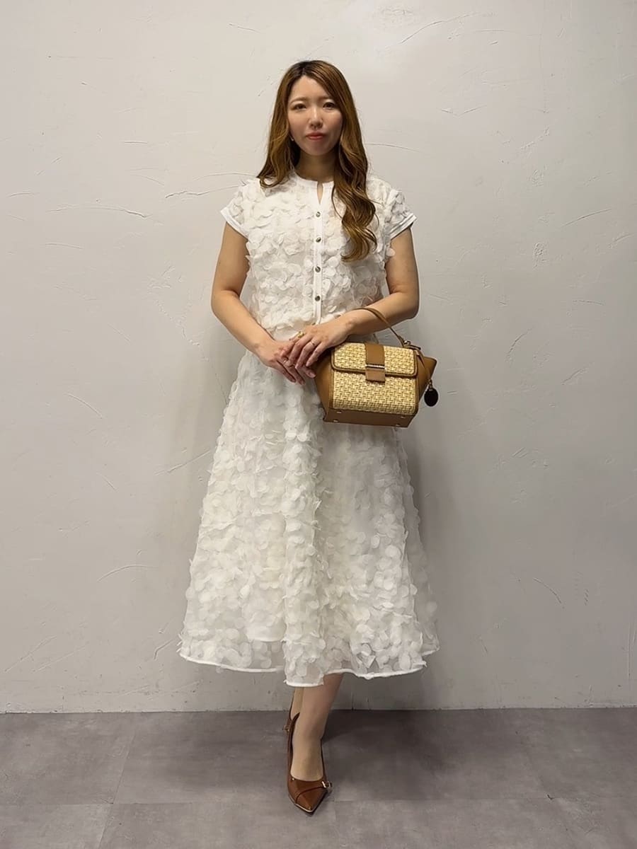 Viaggio Bluのチュールドッキングニットカーディガンを使ったコーディネートを紹介します。｜Rakuten Fashion(楽天ファッション／旧楽天ブランドアベニュー)7085292