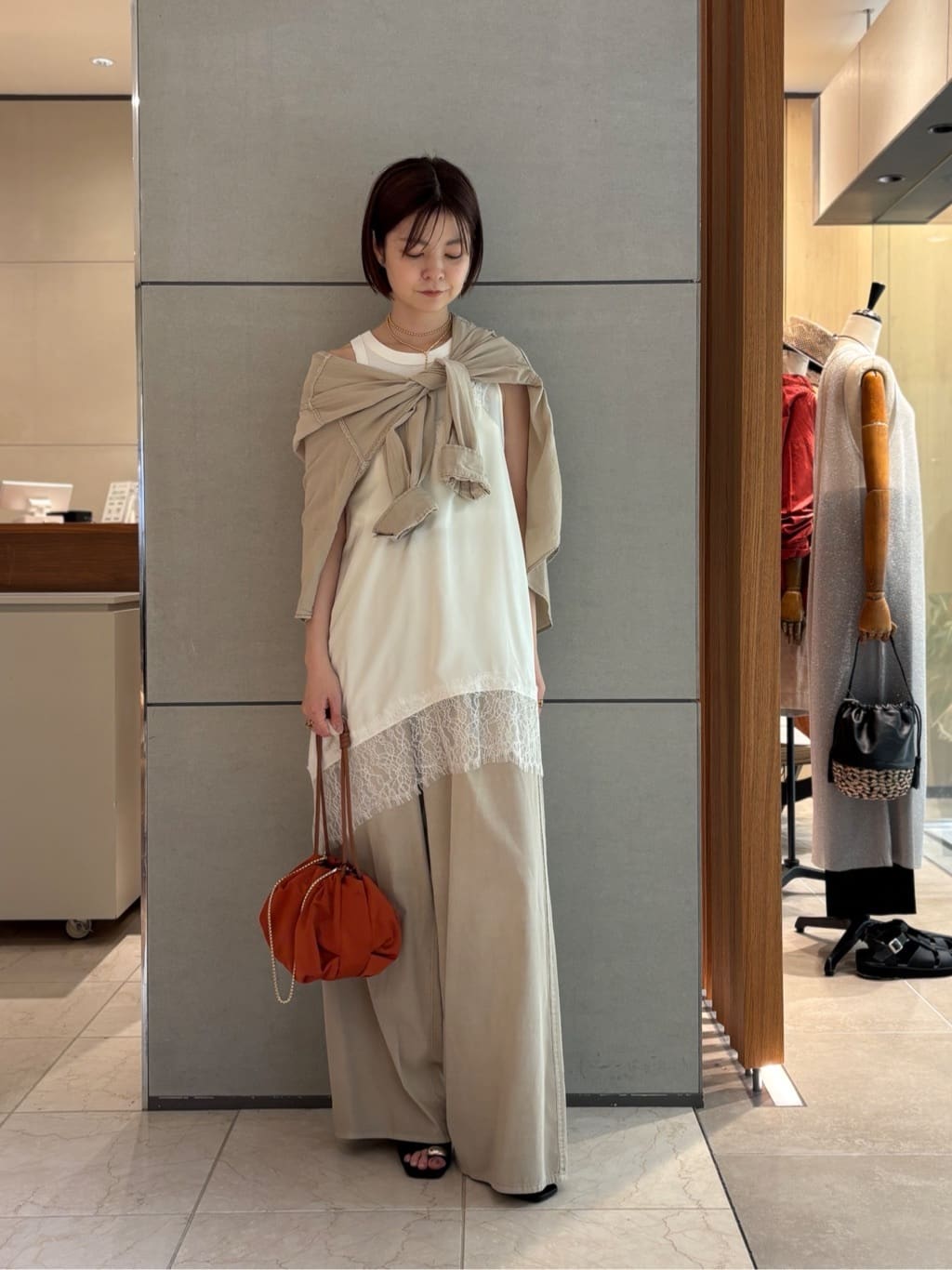 GALLARDAGALANTEの【+1で新鮮コーデ】レースキャミチュニックを使ったコーディネートを紹介します。｜Rakuten Fashion(楽天ファッション／旧楽天ブランドアベニュー)7091058