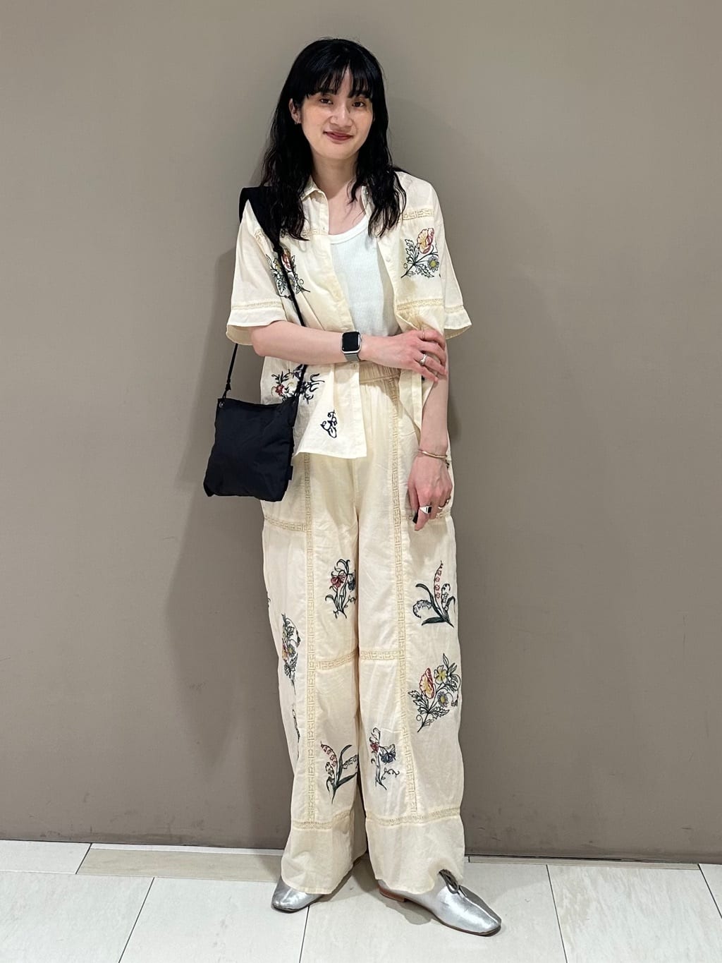 FREAK’S STOREのインド パッチワーク刺繍シャツを使ったコーディネートを紹介します。｜Rakuten Fashion(楽天ファッション／旧楽天ブランドアベニュー)7091225