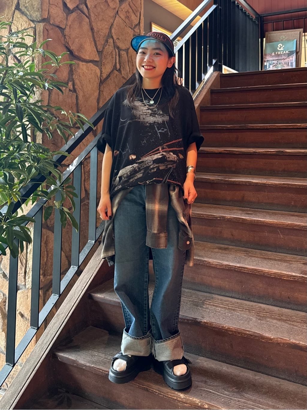 FREAK’S STOREの限定展開 W GOLDENGLOW SLIDEを使ったコーディネートを紹介します。｜Rakuten Fashion(楽天ファッション／旧楽天ブランドアベニュー)7091515