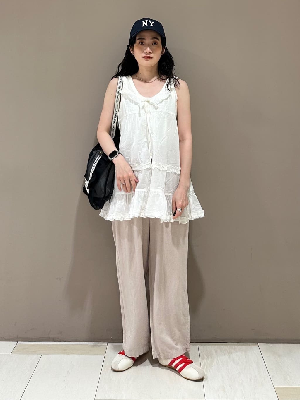 FREAK’S STOREのインドボイル フリル キャミチュニックを使ったコーディネートを紹介します。｜Rakuten Fashion(楽天ファッション／旧楽天ブランドアベニュー)7092467