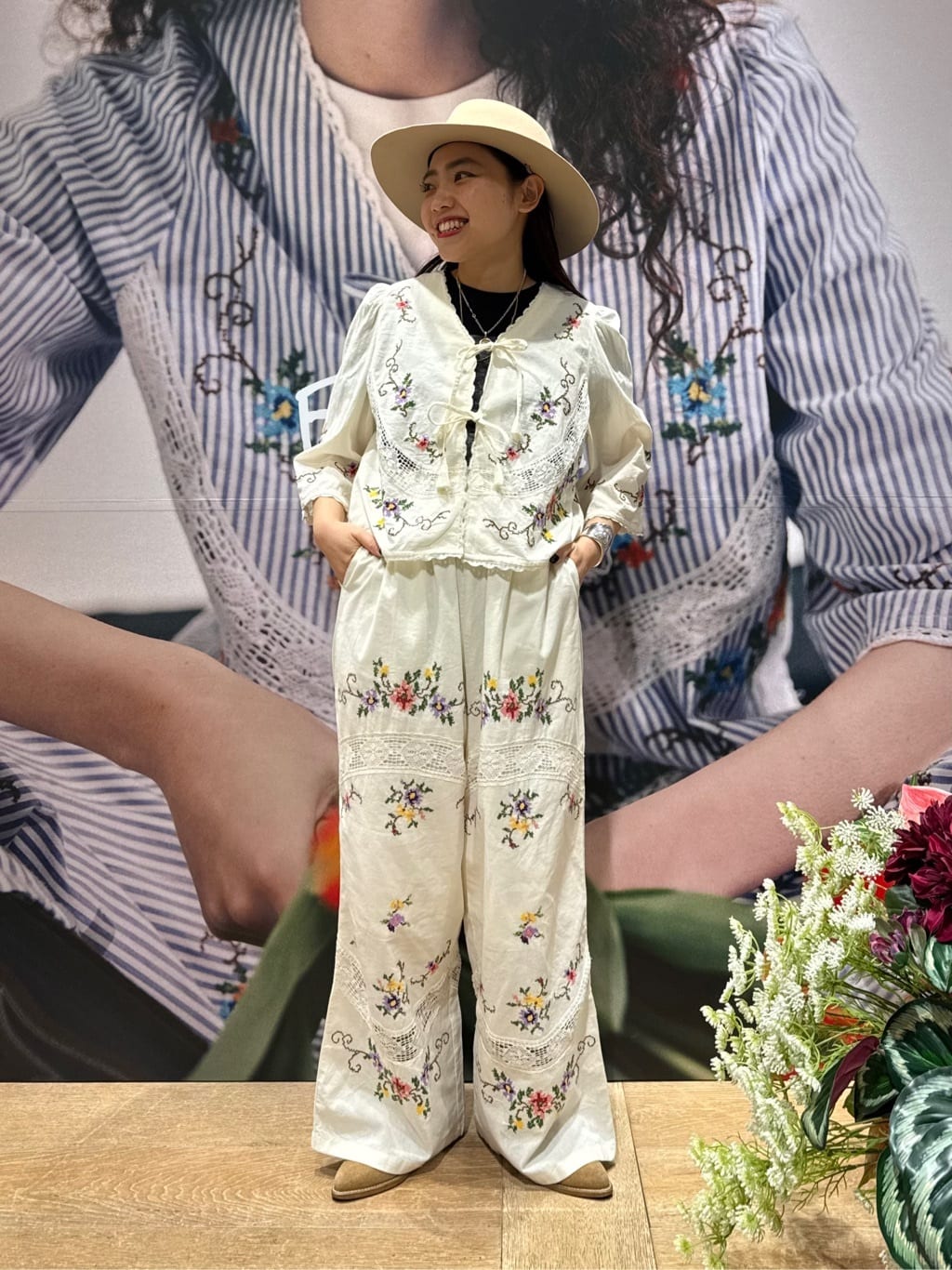 FREAK’S STOREのインド フラワー クロス刺繍 レース パンツを使ったコーディネートを紹介します。｜Rakuten Fashion(楽天ファッション／旧楽天ブランドアベニュー)7093629