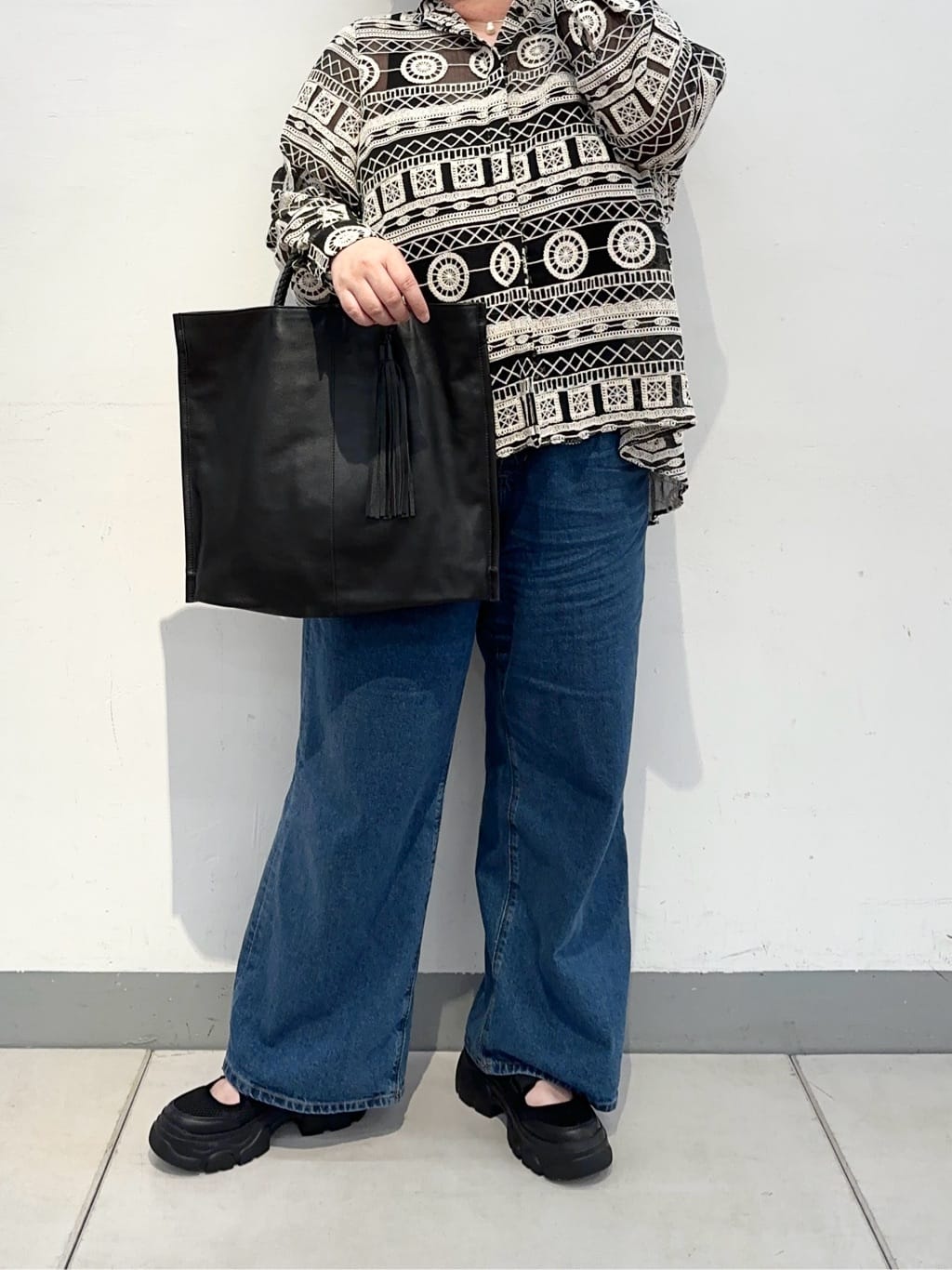 ear PAPILLONNERのシアー刺繍ブラウス【SUM1 STYLE】を使ったコーディネートを紹介します。｜Rakuten Fashion(楽天ファッション／旧楽天ブランドアベニュー)7095631