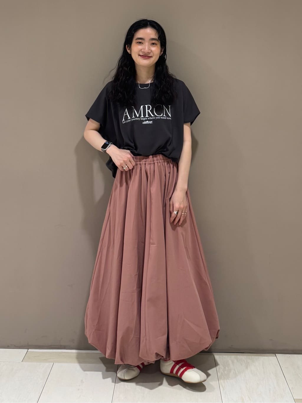 FREAK’S STOREのAmericana THOUSAND MILE  別注 フレンチスリーブTシャツ スカートセットアップ 吸水速乾 抗菌防臭 UVカットを使ったコーディネートを紹介します。｜Rakuten Fashion(楽天ファッション／旧楽天ブランドアベニュー)7099979