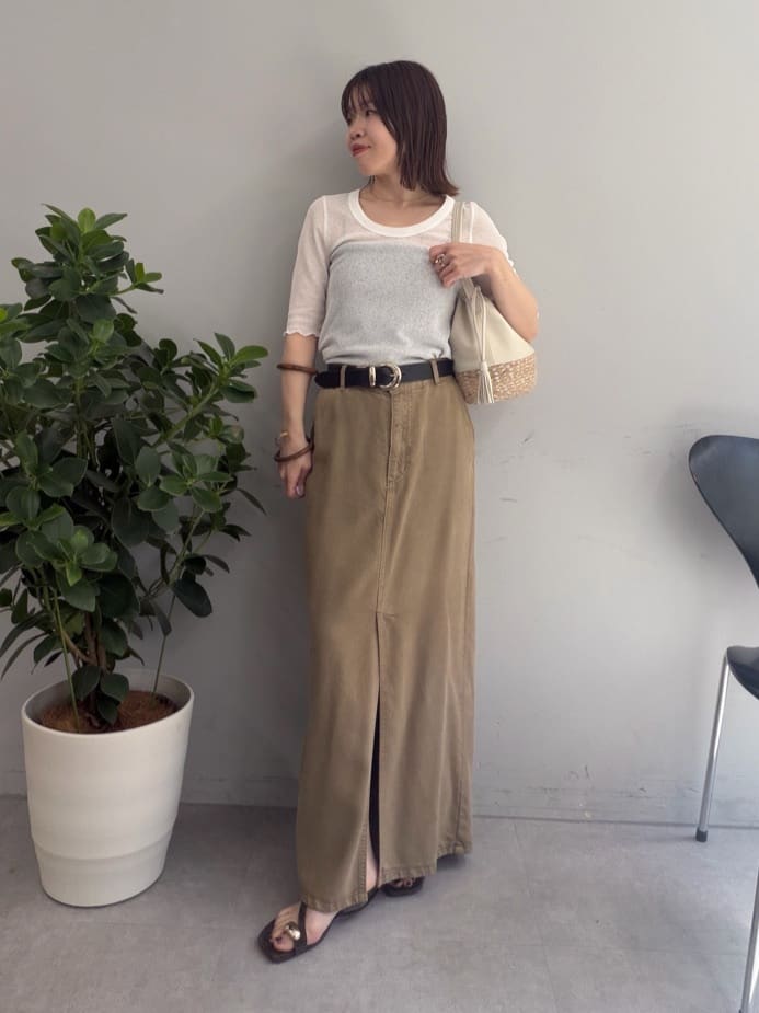 GALLARDAGALANTEの【セットアップ対応】リヨセルスリットスカートを使ったコーディネートを紹介します。｜Rakuten Fashion(楽天ファッション／旧楽天ブランドアベニュー)7102629