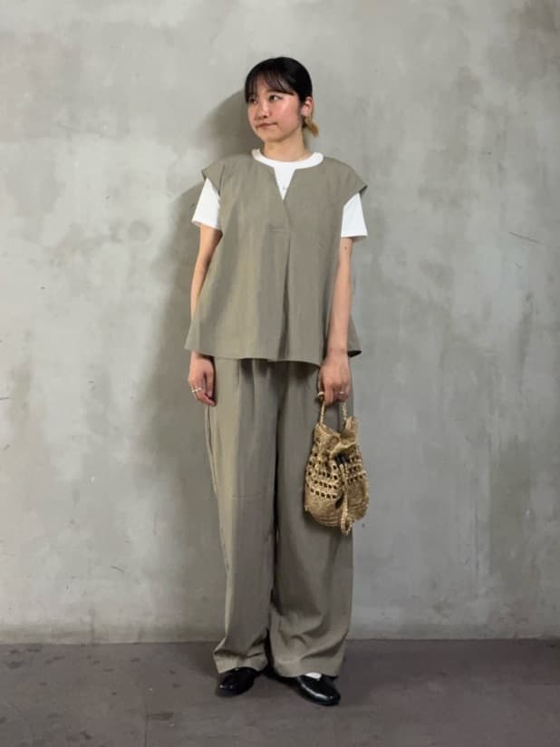 FREAK’S STOREの【接触冷感/吸水速乾/マシンウォッシャブル】 SUMMERCOOL スキッパーブラウスセットアップ 4色展開を使ったコーディネートを紹介します。｜Rakuten Fashion(楽天ファッション／旧楽天ブランドアベニュー)7104006