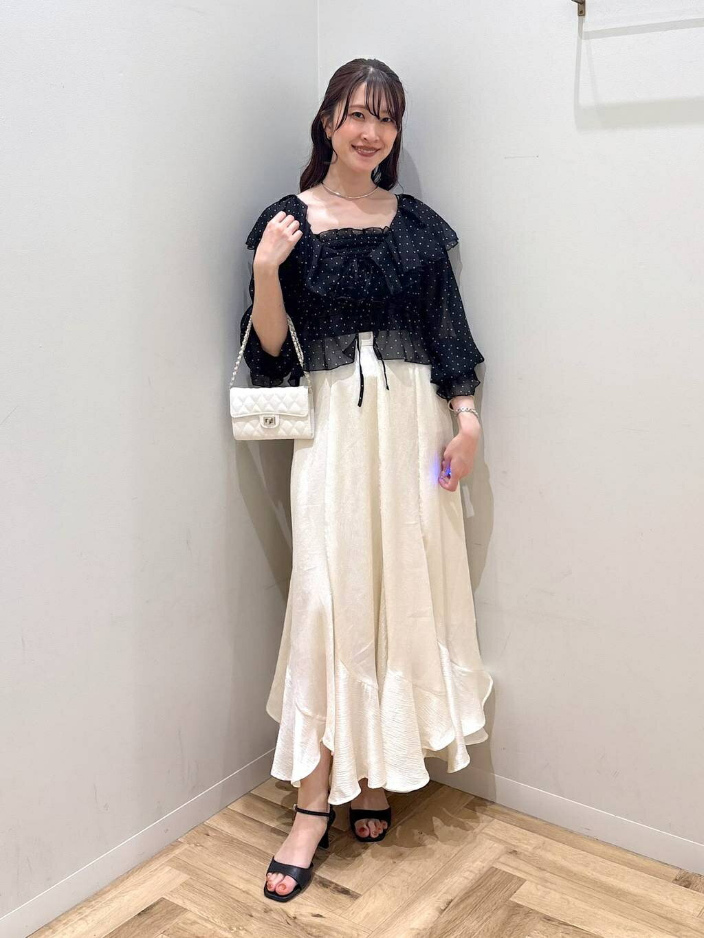 mysty womanのラッフルフリルブラウスキャミSETを使ったコーディネートを紹介します。｜Rakuten Fashion(楽天ファッション／旧楽天ブランドアベニュー)7106750