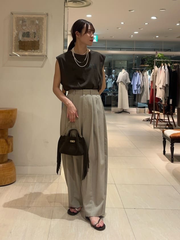 GALLARDAGALANTEのダブルタックカーブスラックスを使ったコーディネートを紹介します。｜Rakuten Fashion(楽天ファッション／旧楽天ブランドアベニュー)7112091