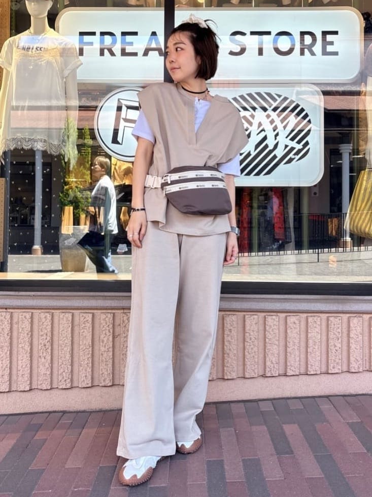 LOVEさま リクエスト3点おまとめ ビストロ➕デニム➕アクセサリー FREAK'S STORE | 限定展開 Vネック フレンチ スリーブ パンツ