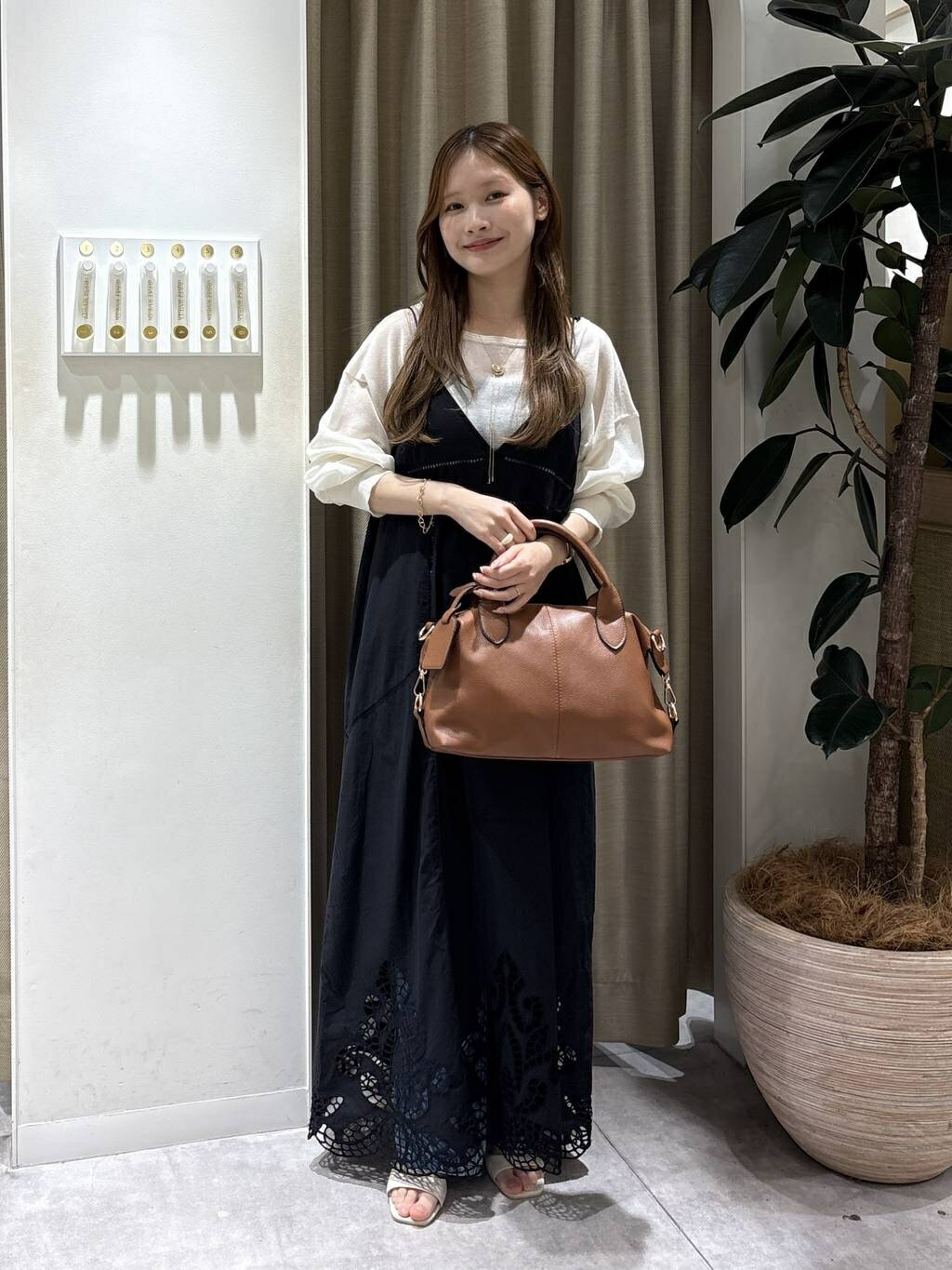 mysty womanのシアーニットプルオーバーを使ったコーディネートを紹介します。｜Rakuten Fashion(楽天ファッション／旧楽天ブランドアベニュー)7114612