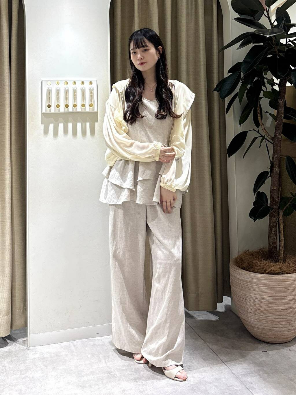 mysty womanの【リバイバル!】楊柳シアーZIPパーカーを使ったコーディネートを紹介します。｜Rakuten Fashion(楽天ファッション／旧楽天ブランドアベニュー)7115108