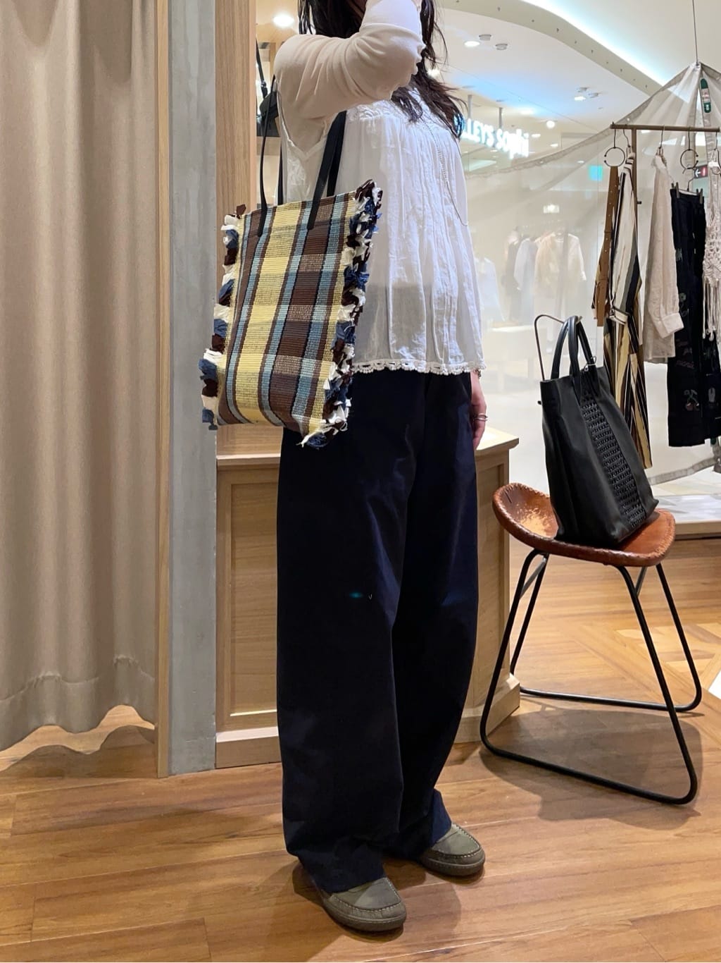 ear PAPILLONNERの【Jhuri Shate (ジュリシャテ)】ラグトートバッグを使ったコーディネートを紹介します。｜Rakuten Fashion(楽天ファッション／旧楽天ブランドアベニュー)7115395