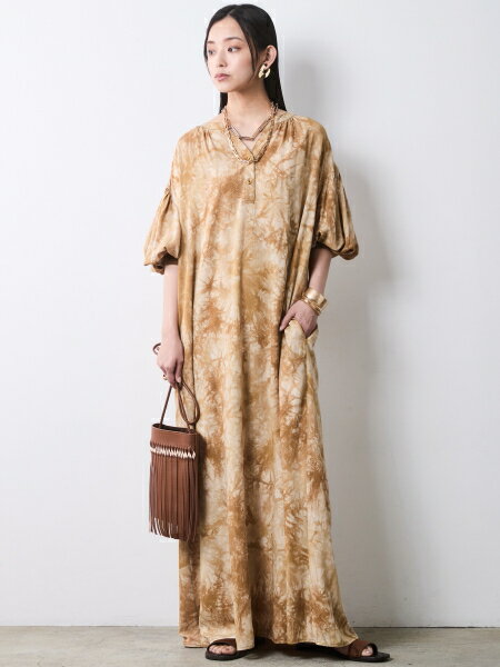 CHIC STYLEのスキッパームラ染ロングワンピース<大きいサイズ有>シックスタイルを使ったコーディネートを紹介します。｜Rakuten Fashion(楽天ファッション／旧楽天ブランドアベニュー)7117128