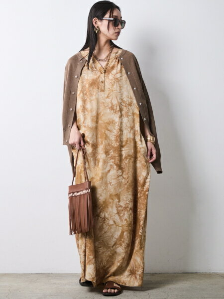 CHIC STYLEのスキッパームラ染ロングワンピース<大きいサイズ有>シックスタイルを使ったコーディネートを紹介します。｜Rakuten Fashion(楽天ファッション／旧楽天ブランドアベニュー)7117130
