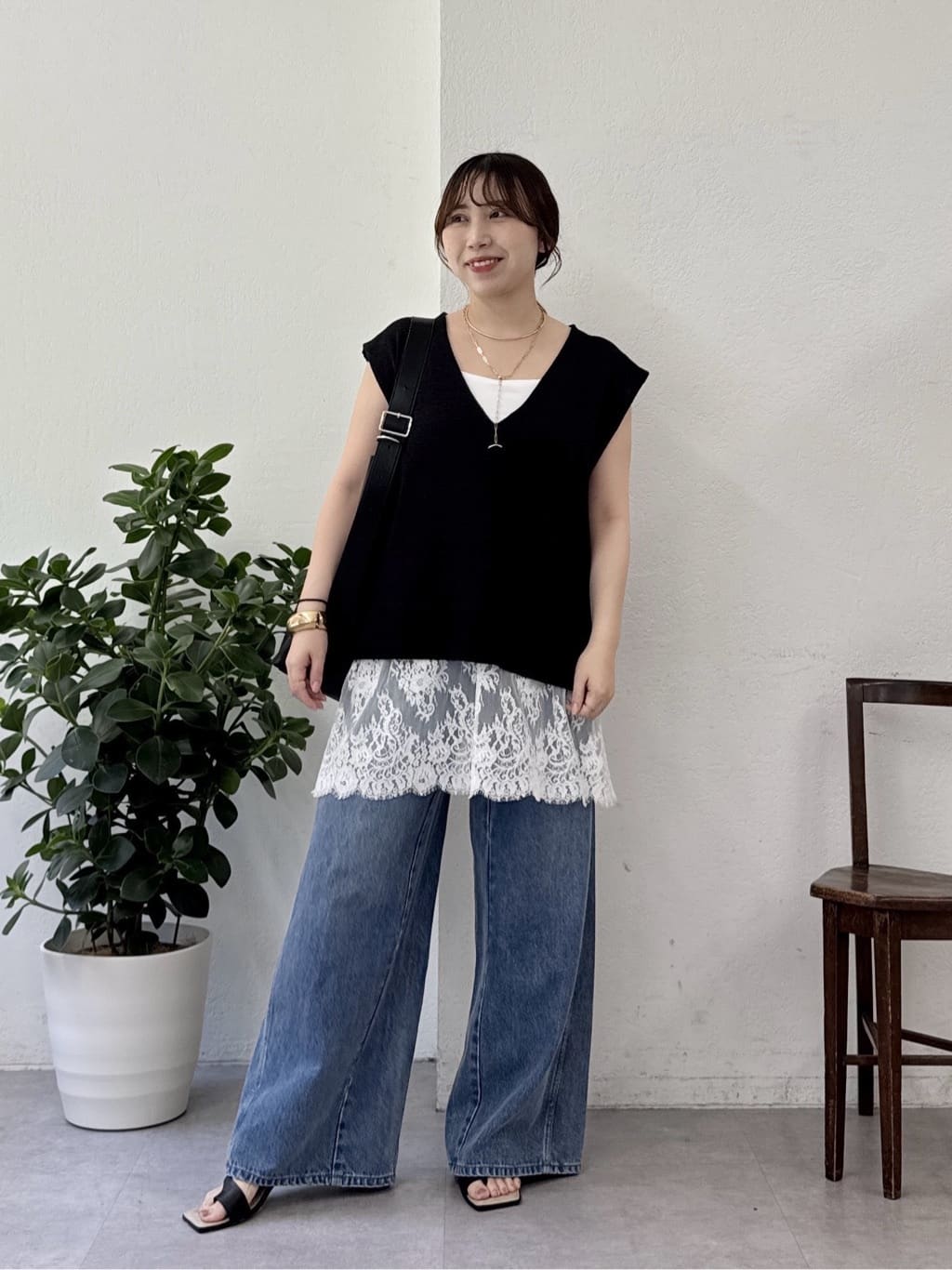 GALLARDAGALANTEのサイドスリットニットを使ったコーディネートを紹介します。｜Rakuten Fashion(楽天ファッション／旧楽天ブランドアベニュー)7118171