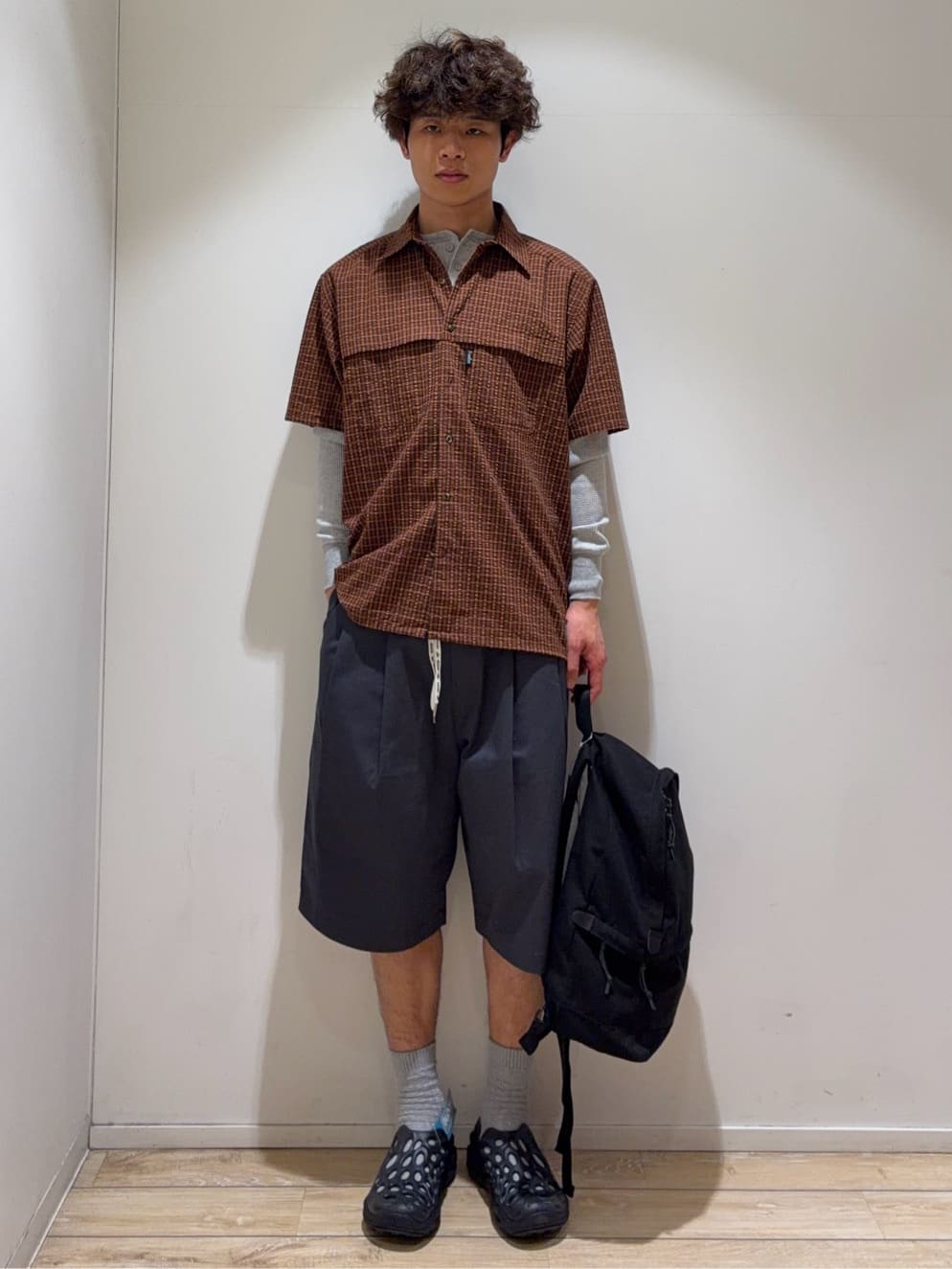 FREAK’S STOREの別注 フィッシングポケット ショートスリーブ シアサッカー スピンドル チェックシャツを使ったコーディネートを紹介します。｜Rakuten Fashion(楽天ファッション／旧楽天ブランドアベニュー)7129706