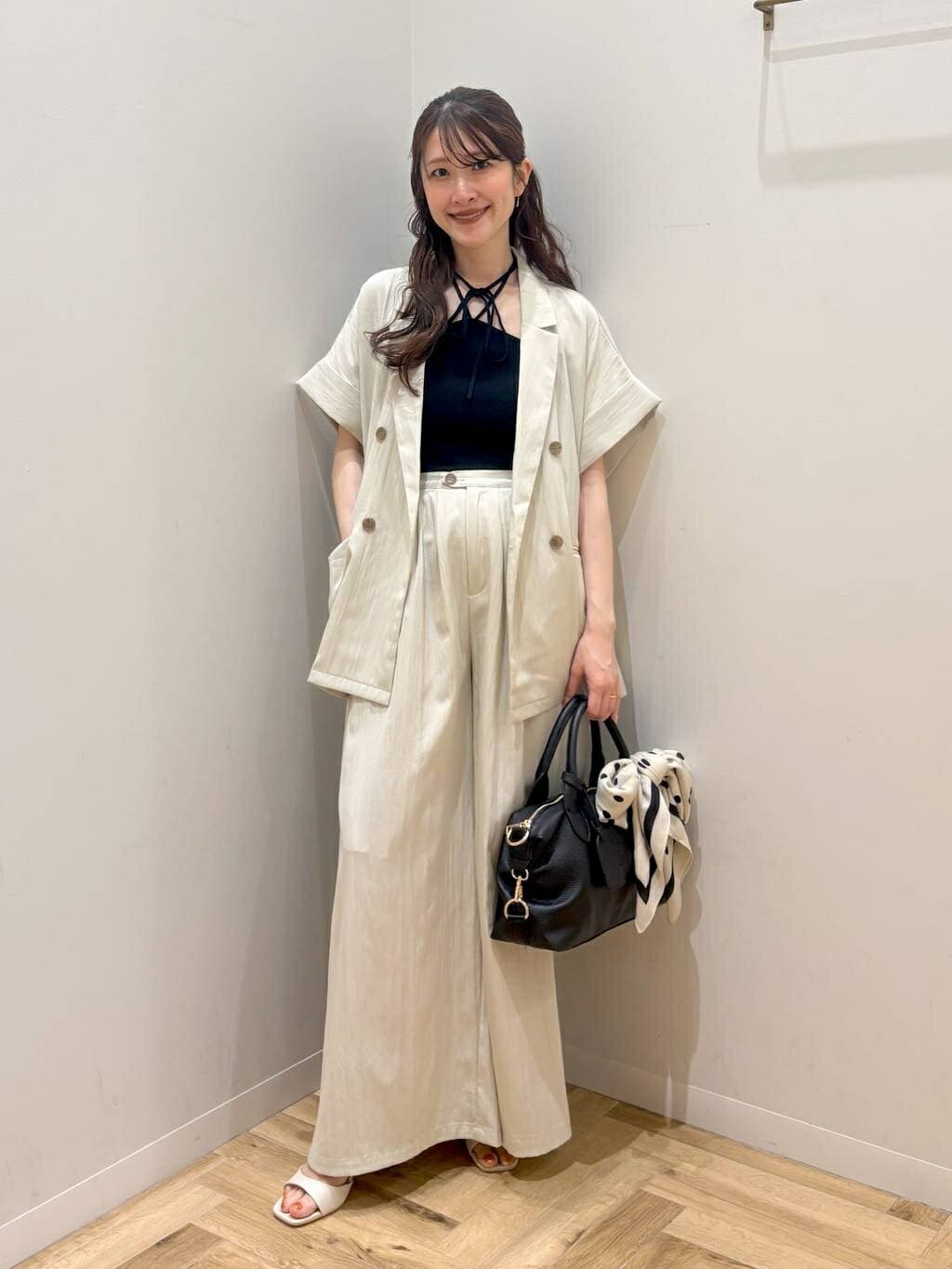 mysty womanのドット柄スカーフを使ったコーディネートを紹介します。｜Rakuten Fashion(楽天ファッション／旧楽天ブランドアベニュー)7131390