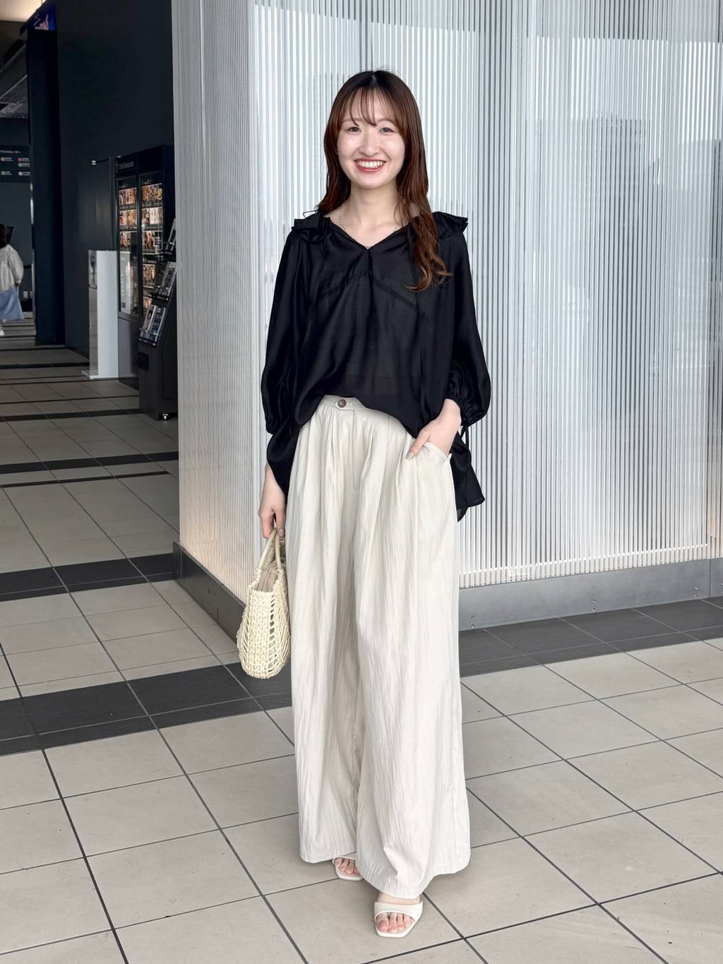 mysty womanのフリルカラーブラウスを使ったコーディネートを紹介します。｜Rakuten Fashion(楽天ファッション／旧楽天ブランドアベニュー)7131391