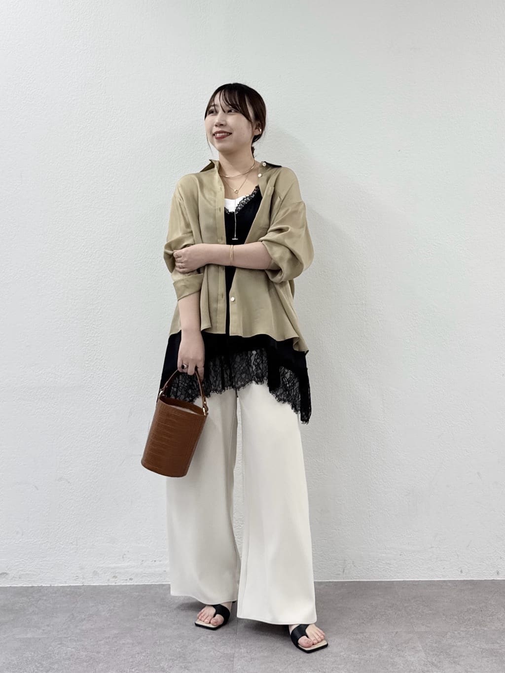 GALLARDAGALANTEの【洗練ブラウス】【2way】キュプラブラウスを使ったコーディネートを紹介します。｜Rakuten Fashion(楽天ファッション／旧楽天ブランドアベニュー)7133720