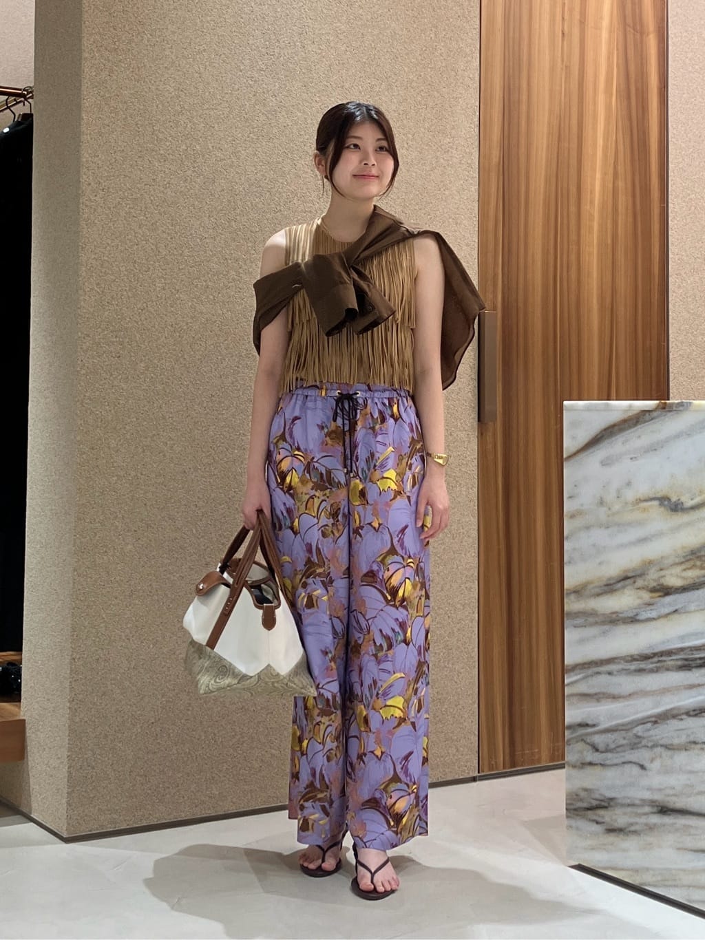 allurevilleのオーガンシアーシャツを使ったコーディネートを紹介します。｜Rakuten Fashion(楽天ファッション／旧楽天ブランドアベニュー)7139142