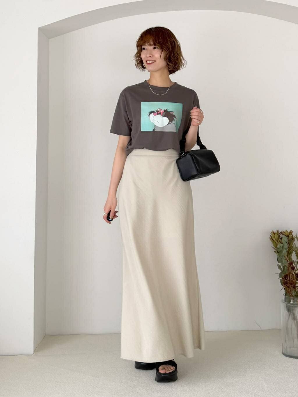 mysty womanの【WEB限定】ドリゼラ&アナスタシア/ルシファー/Tシャツを使ったコーディネートを紹介します。｜Rakuten Fashion(楽天ファッション／旧楽天ブランドアベニュー)7141607