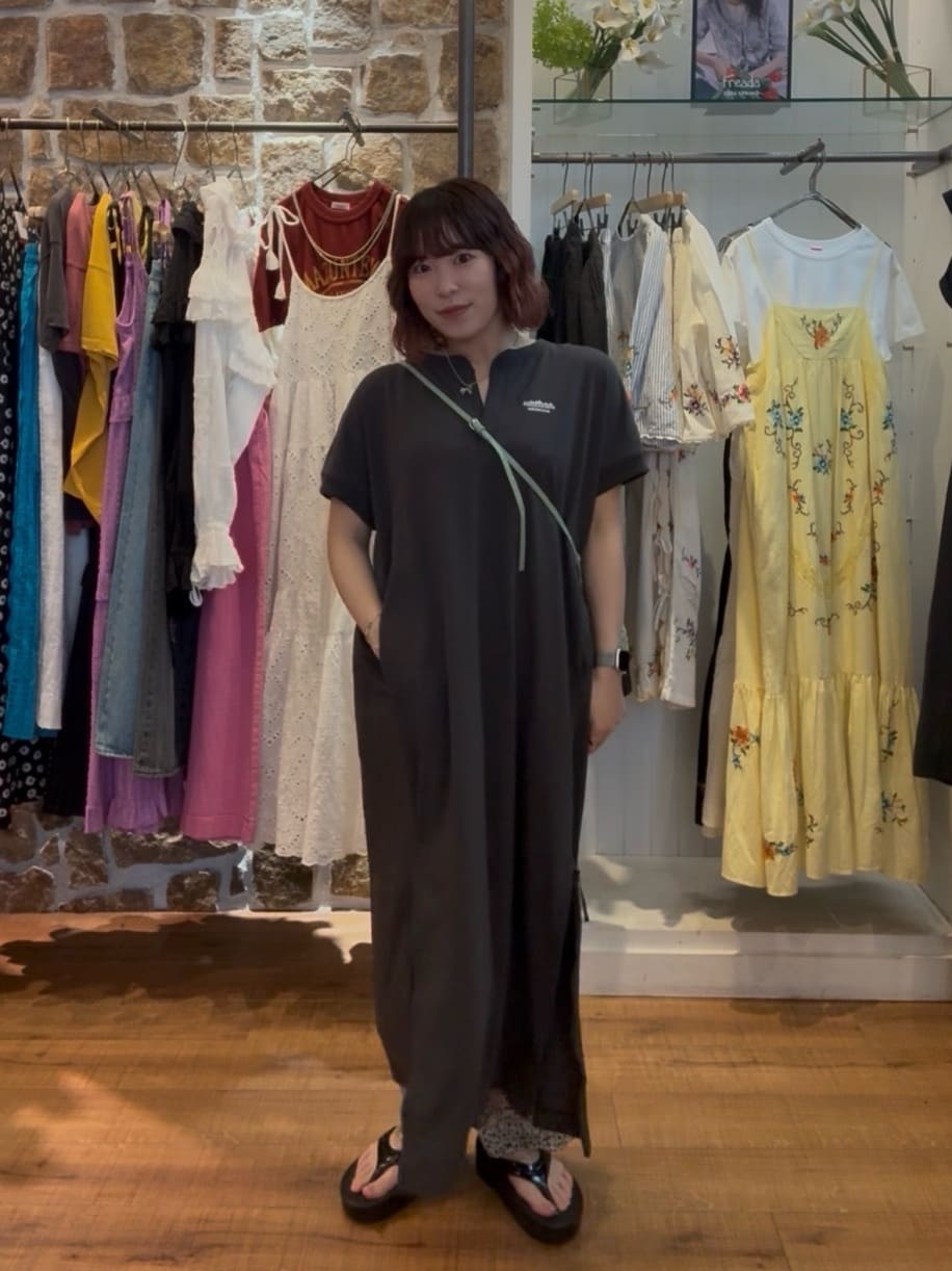 FREAK’S STOREのAmericana THOUSAND MILE 別注 スキッパーネック Tシャツワンピース 吸水速乾 抗菌防臭を使ったコーディネートを紹介します。｜Rakuten Fashion(楽天ファッション／旧楽天ブランドアベニュー)7143496