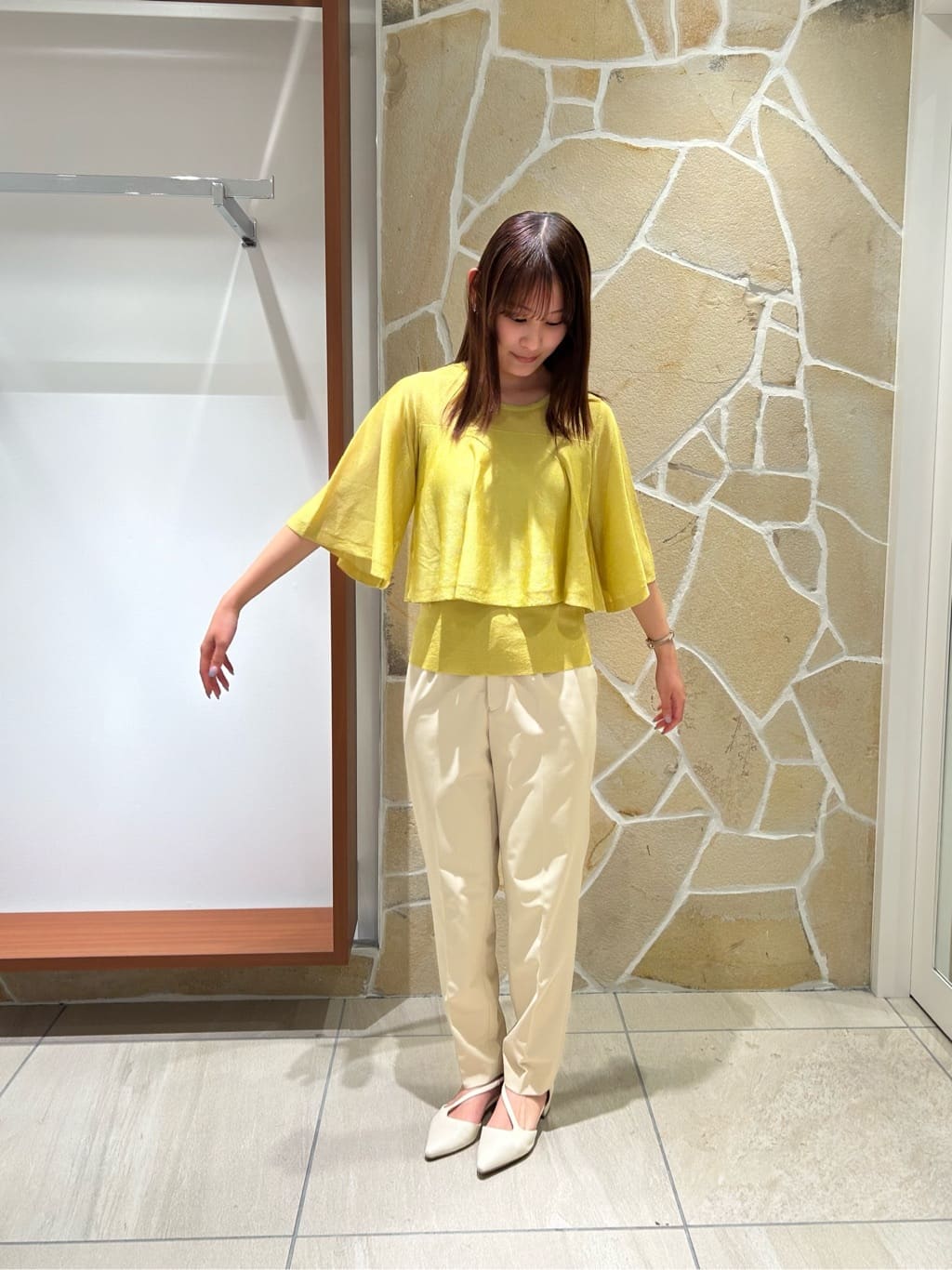 Viaggio Bluのラッフルニットを使ったコーディネートを紹介します。｜Rakuten Fashion(楽天ファッション／旧楽天ブランドアベニュー)7144130