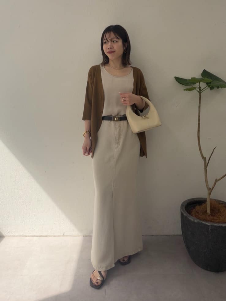 GALLARDAGALANTEの【セットアップ対応】リヨセルスリットスカートを使ったコーディネートを紹介します。｜Rakuten Fashion(楽天ファッション／旧楽天ブランドアベニュー)7144473