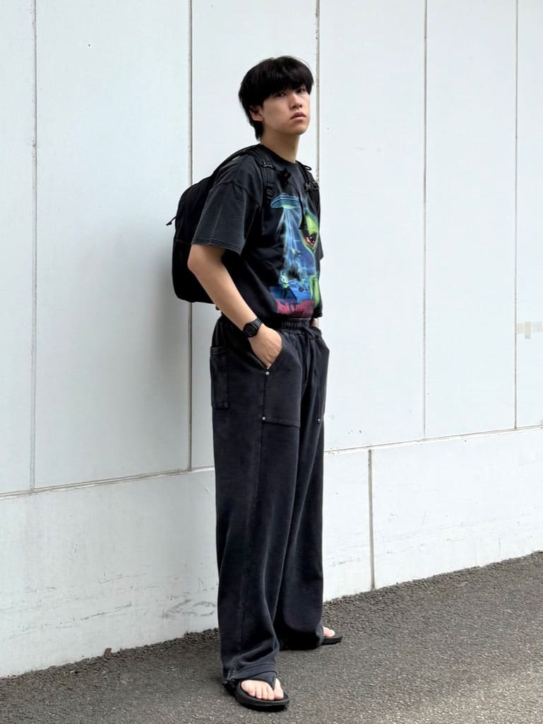 FREAK’S STOREの【EXCLUSIVE】BLINK182 alien print Tee / ブリンク182 エイリアングラフィックプリント クルーネック Tシャツを使ったコーディネートを紹介します。｜Rakuten Fashion(楽天ファッション／旧楽天ブランドアベニュー)7144886