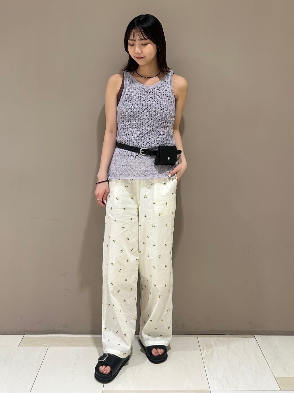 FREAK’S STOREの透かし編み ニットタンクトップ/サマーニットを使ったコーディネートを紹介します。｜Rakuten Fashion(楽天ファッション／旧楽天ブランドアベニュー)7148011