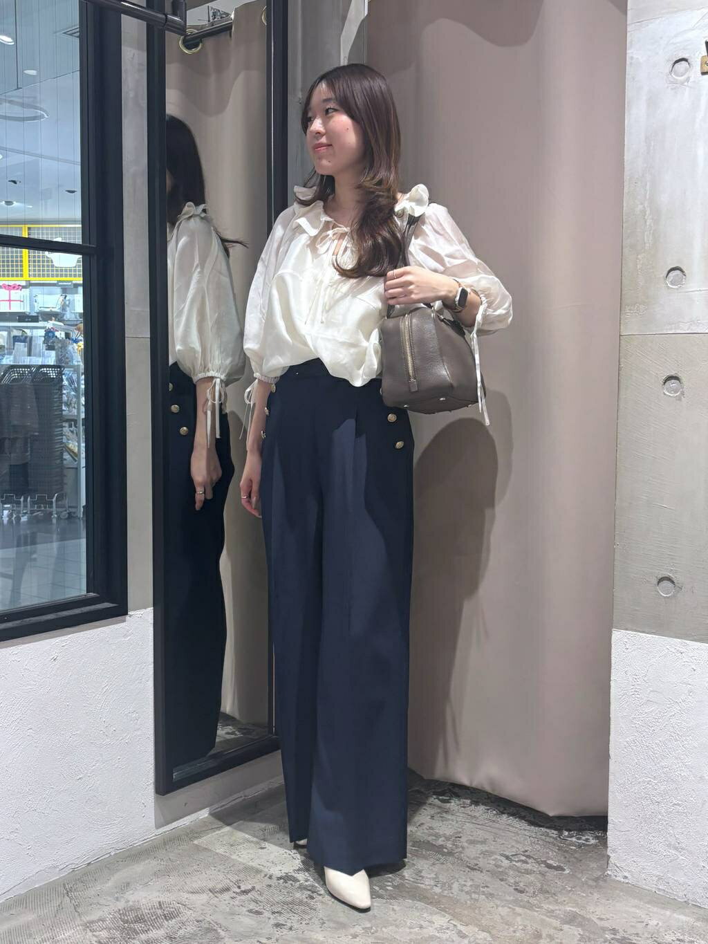 mysty womanのフリルカラーブラウスを使ったコーディネートを紹介します。｜Rakuten Fashion(楽天ファッション／旧楽天ブランドアベニュー)7152034