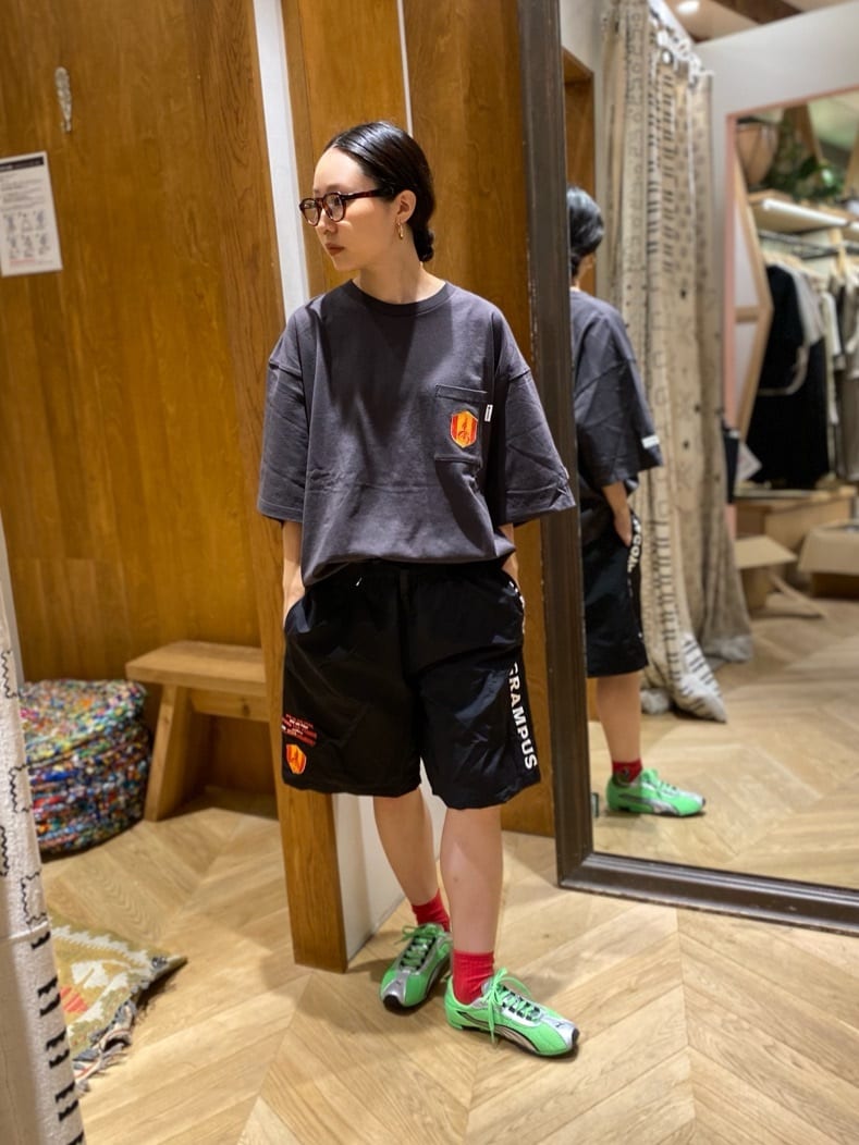 FREAK’S STOREのJ.LEAGUE × FREAK'S STORE 別注 SUPPORTERS NYLON SHORTS 【名古屋グランパス】を使ったコーディネートを紹介します。｜Rakuten Fashion(楽天ファッション／旧楽天ブランドアベニュー)7153933