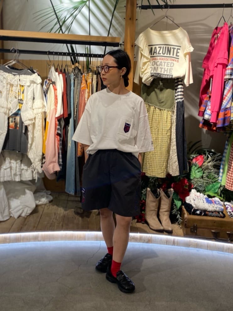 FREAK’S STOREのJ.LEAGUE × FREAK'S STORE 別注 SUPPORTERS NYLON SHORTS 【FC東京】を使ったコーディネートを紹介します。｜Rakuten Fashion(楽天ファッション／旧楽天ブランドアベニュー)7153956