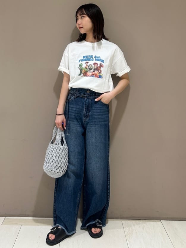 FREAK’S STOREのバギーデニムパンツを使ったコーディネートを紹介します。｜Rakuten Fashion(楽天ファッション／旧楽天ブランドアベニュー)7154066