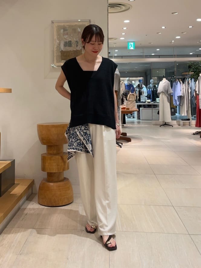 GALLARDAGALANTEのサイドスリットニットを使ったコーディネートを紹介します。｜Rakuten Fashion(楽天ファッション／旧楽天ブランドアベニュー)7154098