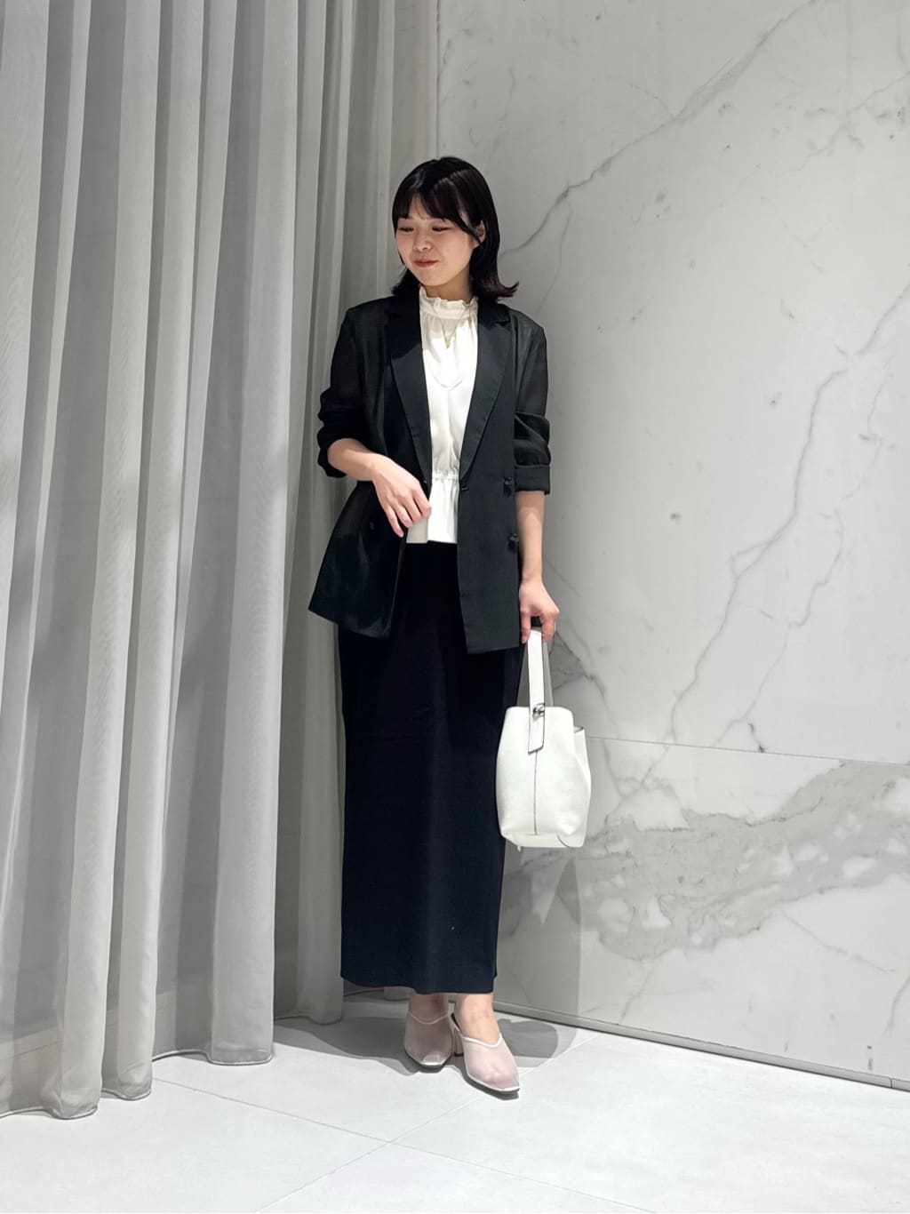 allurevilleの◇【LOULOU WILLOUGHBY】サテンキャミソールを使ったコーディネートを紹介します。｜Rakuten Fashion(楽天ファッション／旧楽天ブランドアベニュー)7157088