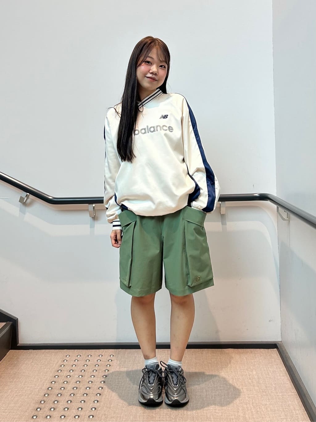 New Balance | サテンウーブンプルオーバー | Rakuten Fashion(楽天
