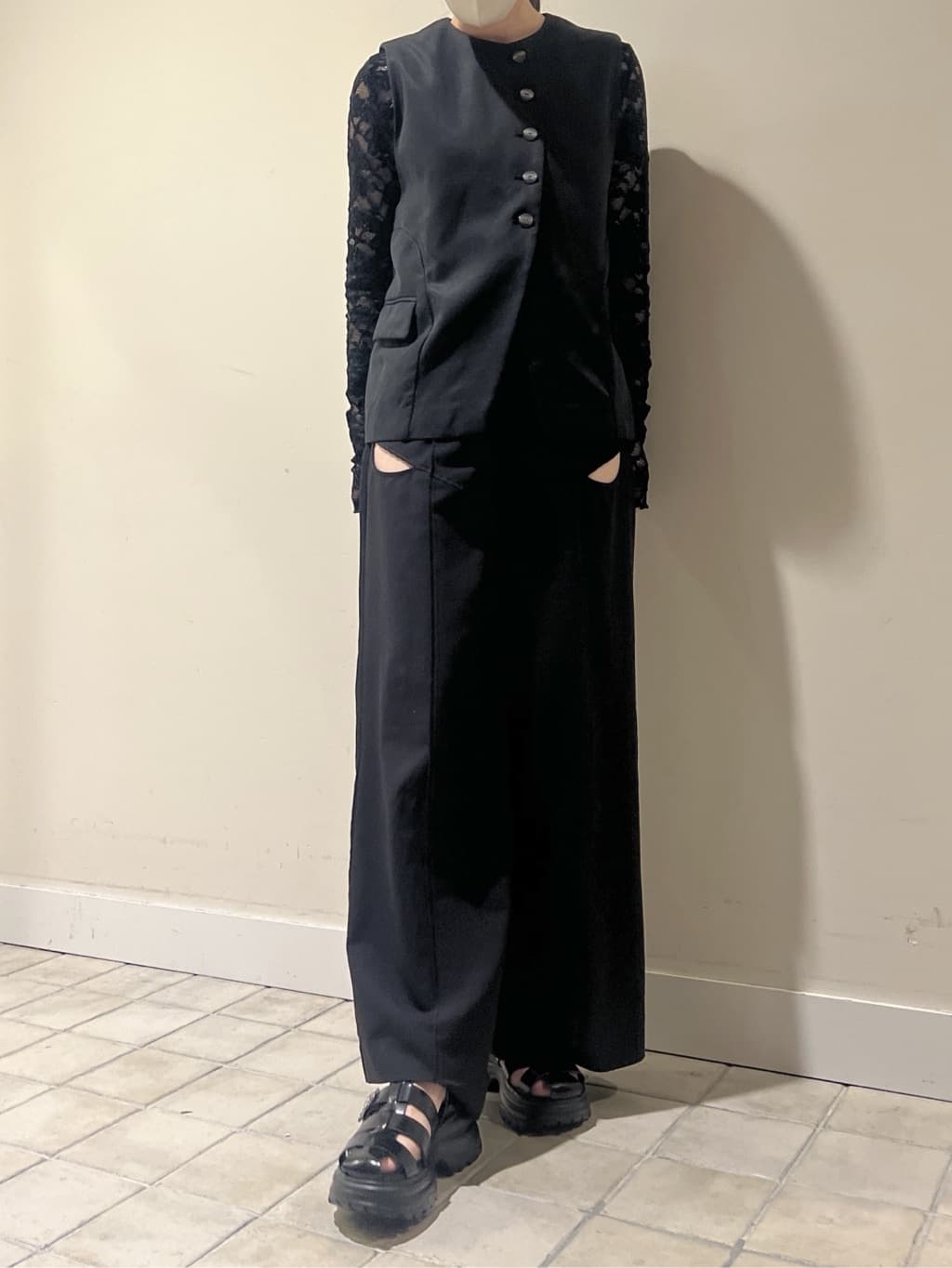 STACCATOのムーングルカライトサンダルを使ったコーディネートを紹介します。｜Rakuten Fashion(楽天ファッション／旧楽天ブランドアベニュー)7159771