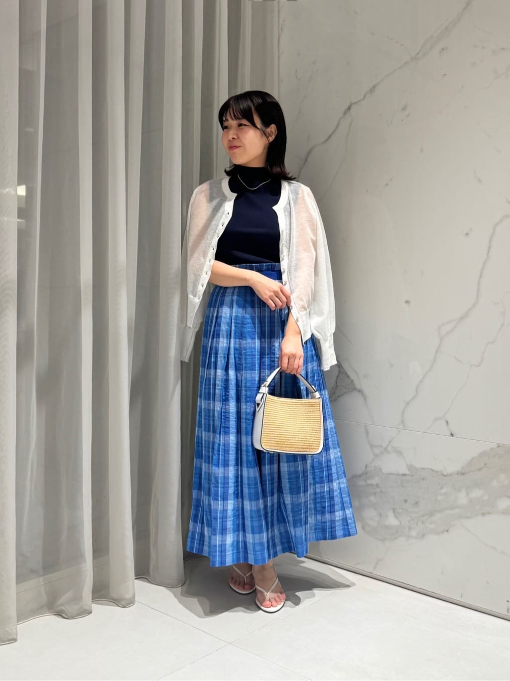 allurevilleのバック釦ディティールプルオーバーを使ったコーディネートを紹介します。｜Rakuten Fashion(楽天ファッション／旧楽天ブランドアベニュー)7159829