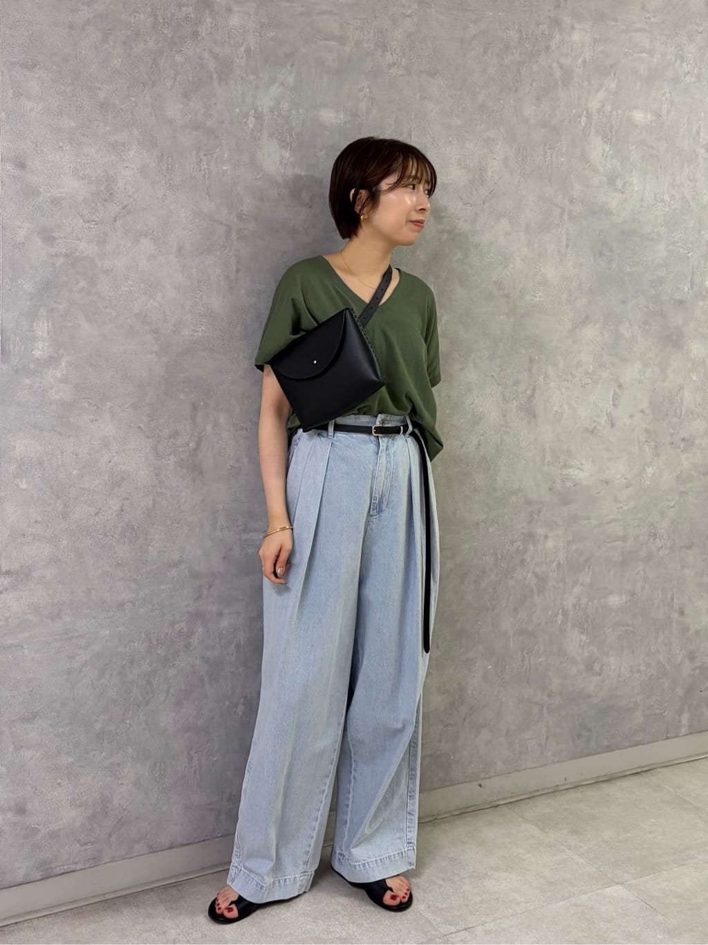 タグ有り新品 conte タックデニムワイドパンツ　ライトグレーS36サイズ conte ワイドパンツ ジーンズ デニム デニムパンツ 「conte」タック