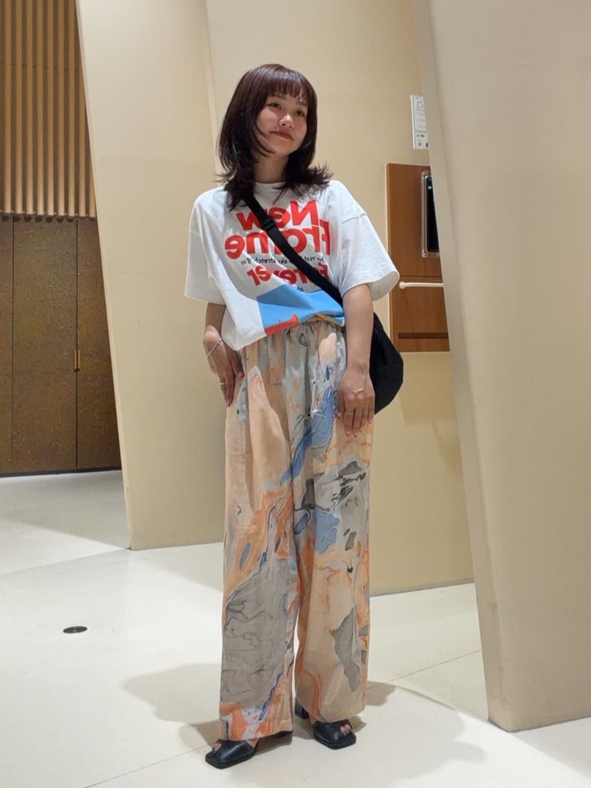 FREAK’S STOREのオリジナル フォト プリント Tシャツを使ったコーディネートを紹介します。｜Rakuten Fashion(楽天ファッション／旧楽天ブランドアベニュー)7161427