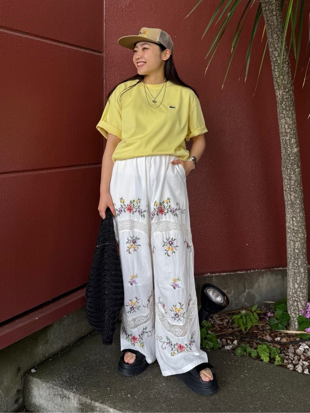 FREAK’S STOREのトライアングルラフィア風バッグ/かごバッグを使ったコーディネートを紹介します。｜Rakuten Fashion(楽天ファッション／旧楽天ブランドアベニュー)7162062