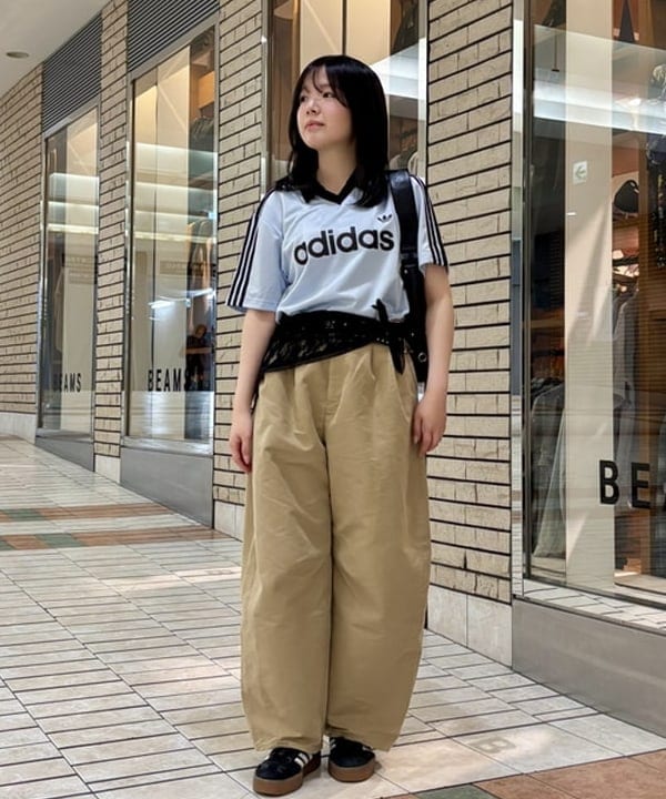 BEAMS WOMEN | 2タック カーブ バレル チノパンツ | Rakuten Fashion
