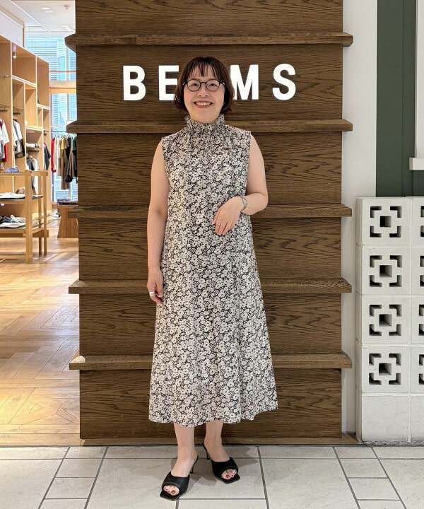 Demi-Luxe BEAMS | フラワー フリルネック ノースリーブ ワンピース