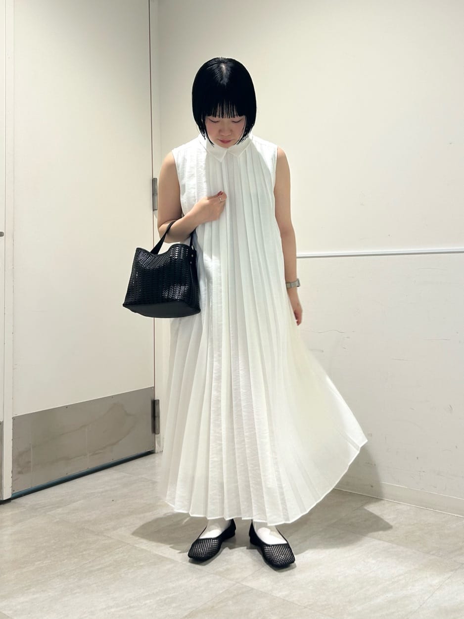 MARK&LONA プリーツ切替衿付きノースリーブワンピース ホワイト UNITED ARROWS green label relaxing | エリツキ プリーツ
