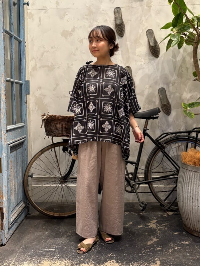 BEARDSLEY | 刺繍風プリントプルオーバー | Rakuten Fashion(楽天