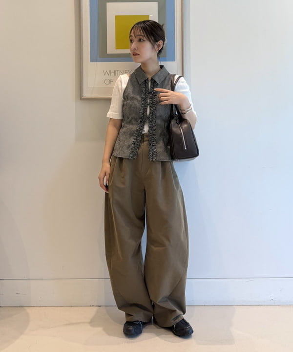 BEAMS WOMEN | 2タック カーブ バレル チノパンツ | Rakuten Fashion